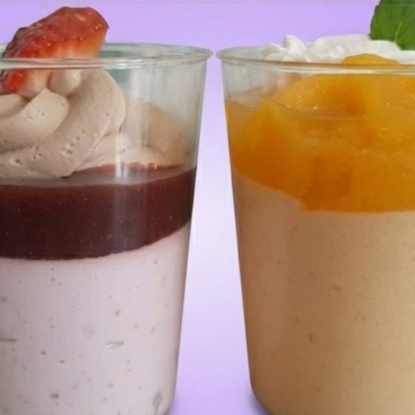 Mousse de frutilla y mango — primer plano